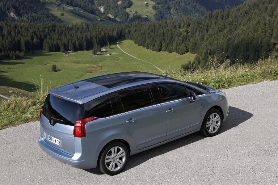  Peugeot 5008 2009 года  (фото 32 из 122)